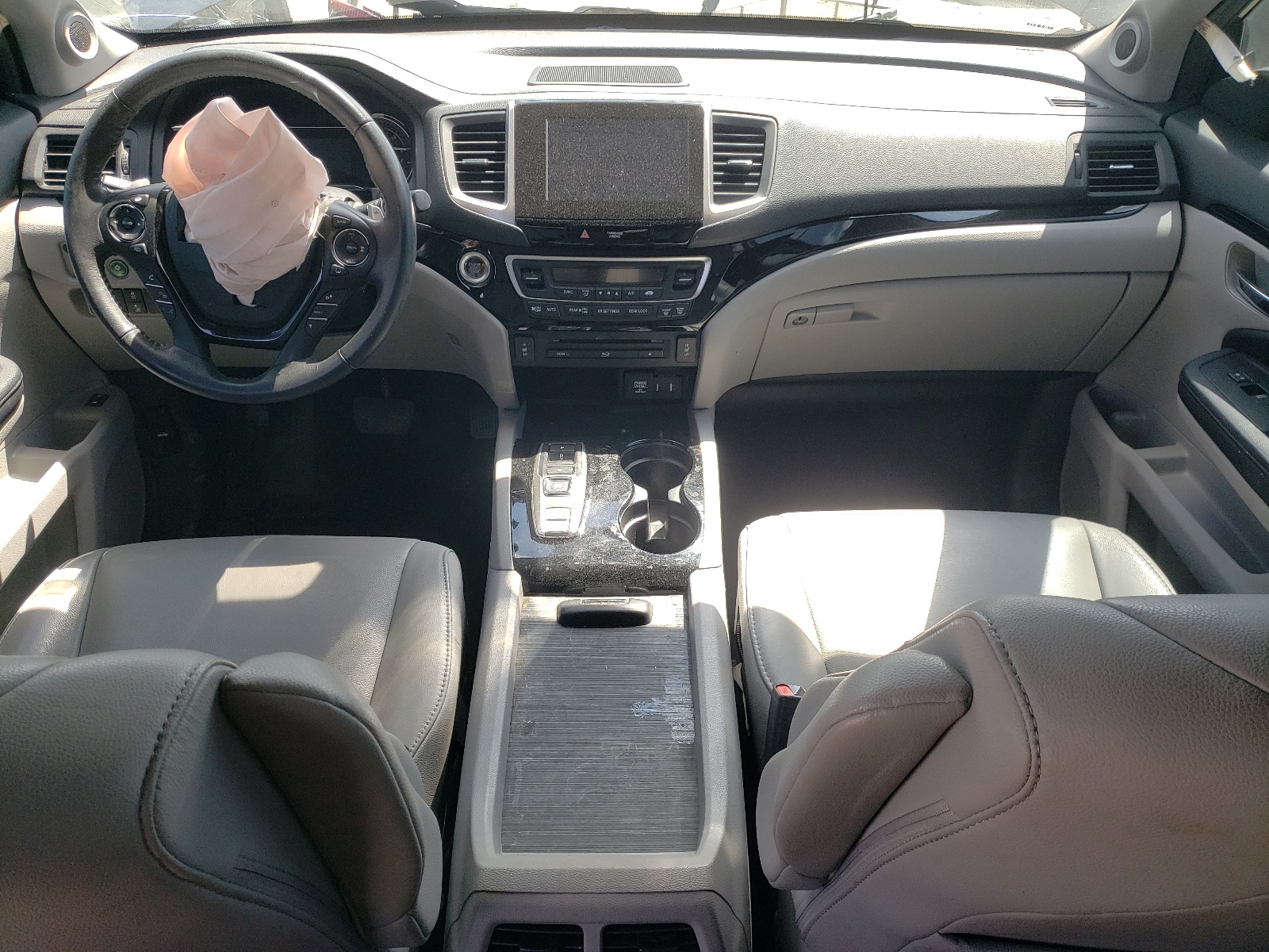 5FNYF5H95JB005263 2018 Honda Pilot Touring