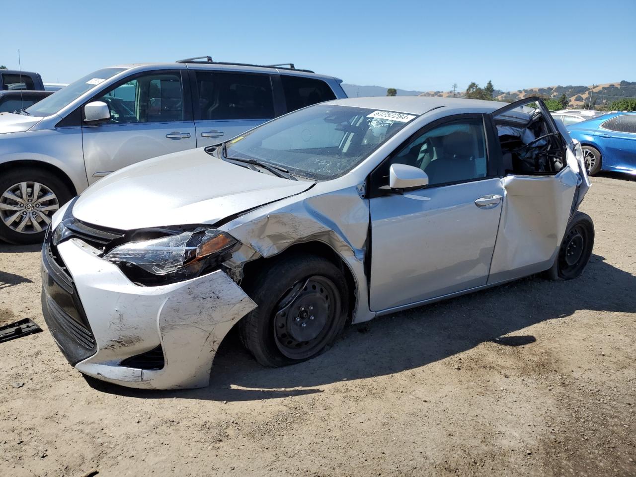 VIN 2T1BURHE4JC028487 2018 TOYOTA COROLLA no.1