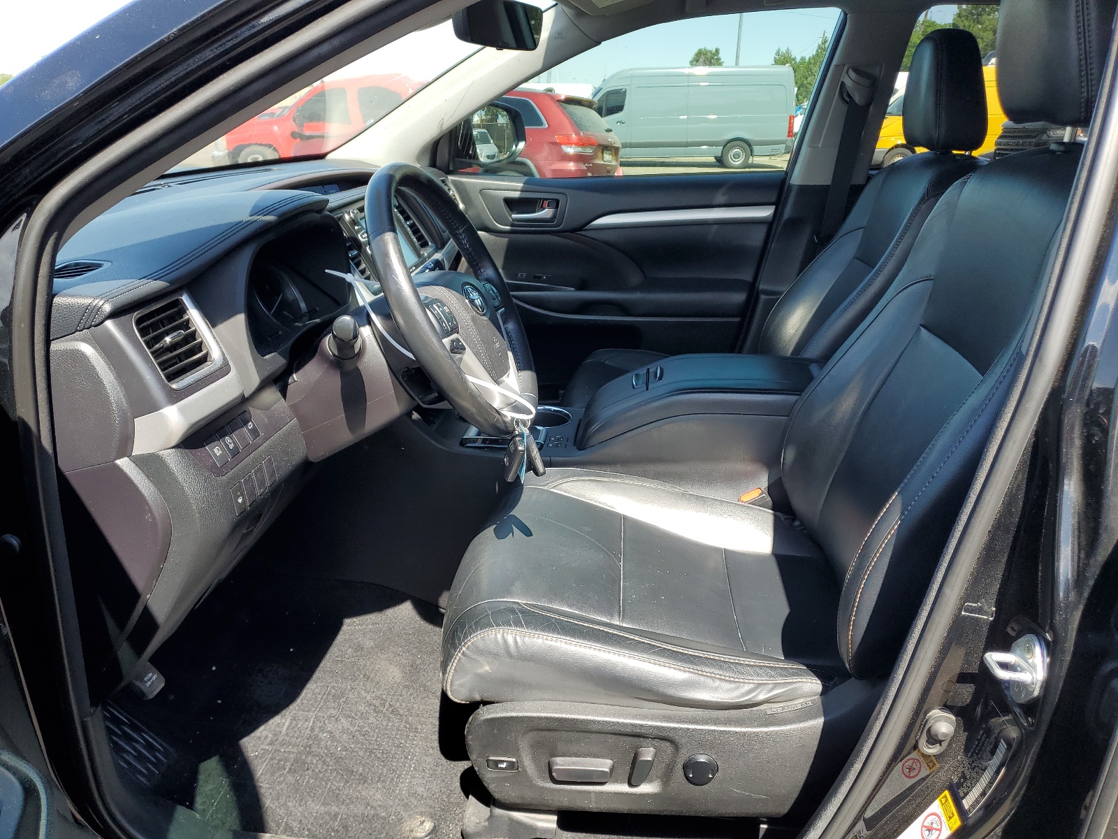 5TDJZRFH2JS550679 2018 Toyota Highlander Se