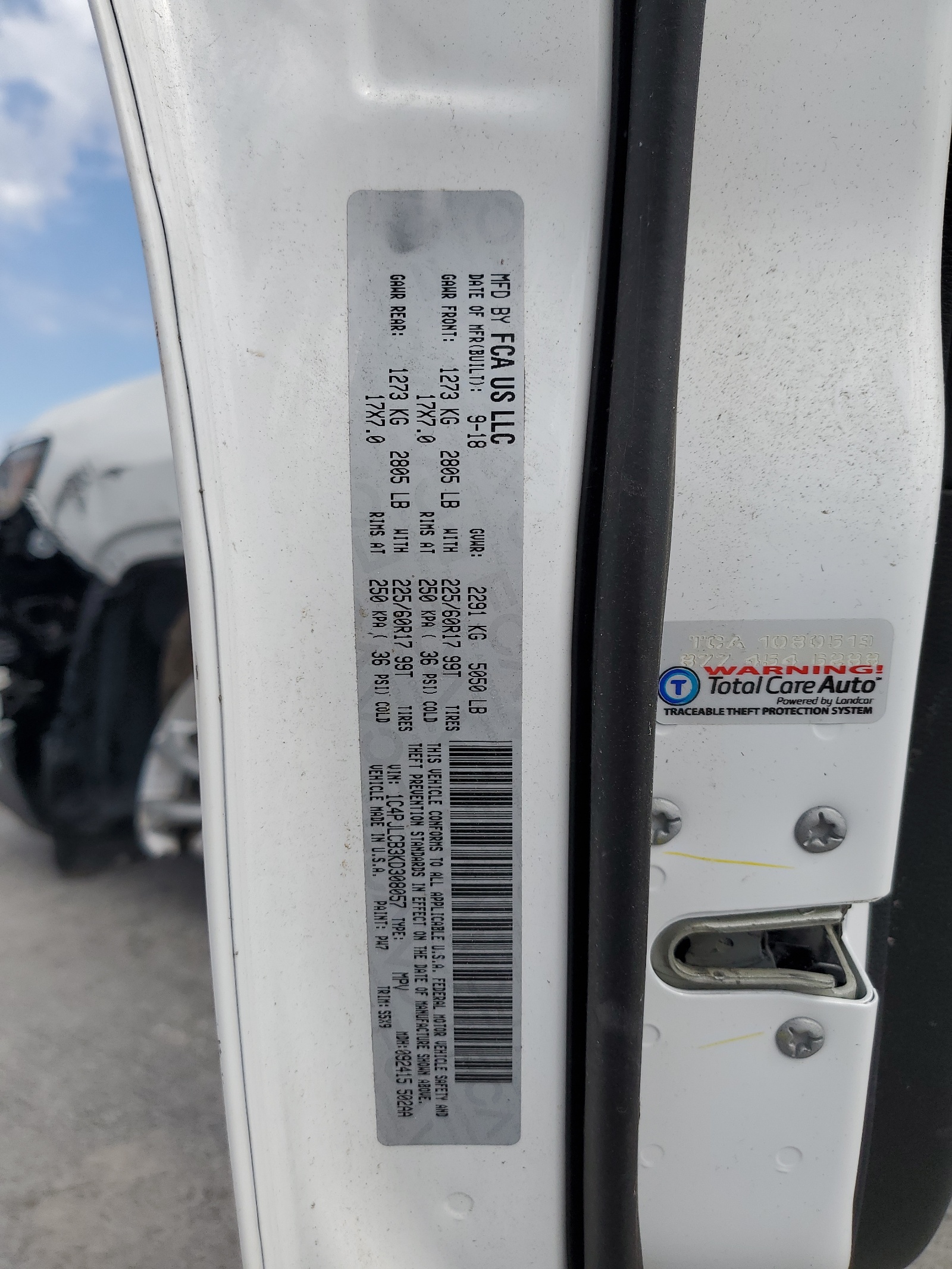 1C4PJLCB3KD308057 2019 Jeep Cherokee Latitude