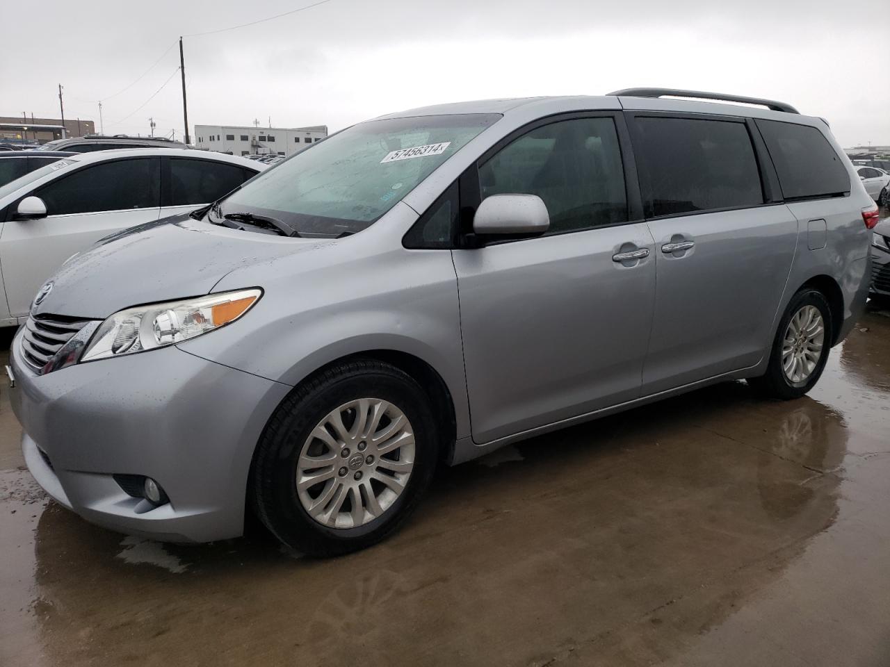 2015 Toyota Sienna - Image 1