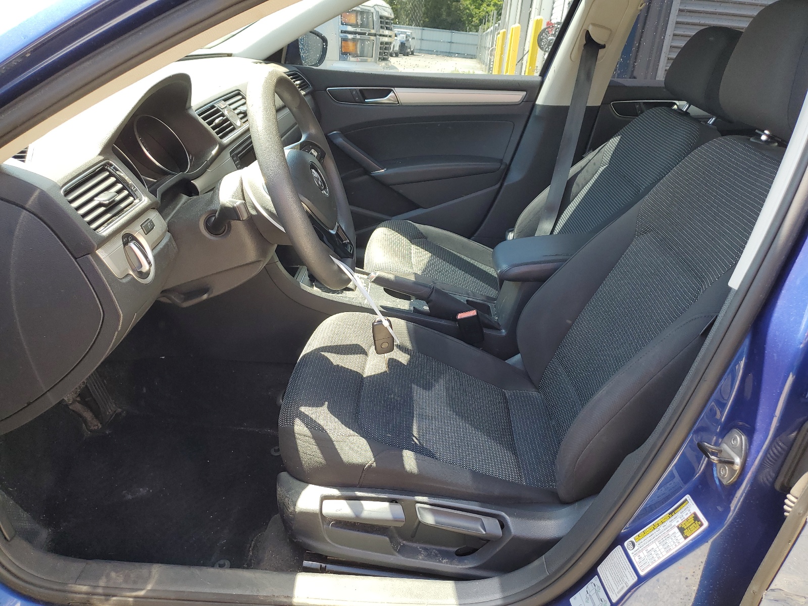 1VWAT7A39HC073419 2017 Volkswagen Passat S