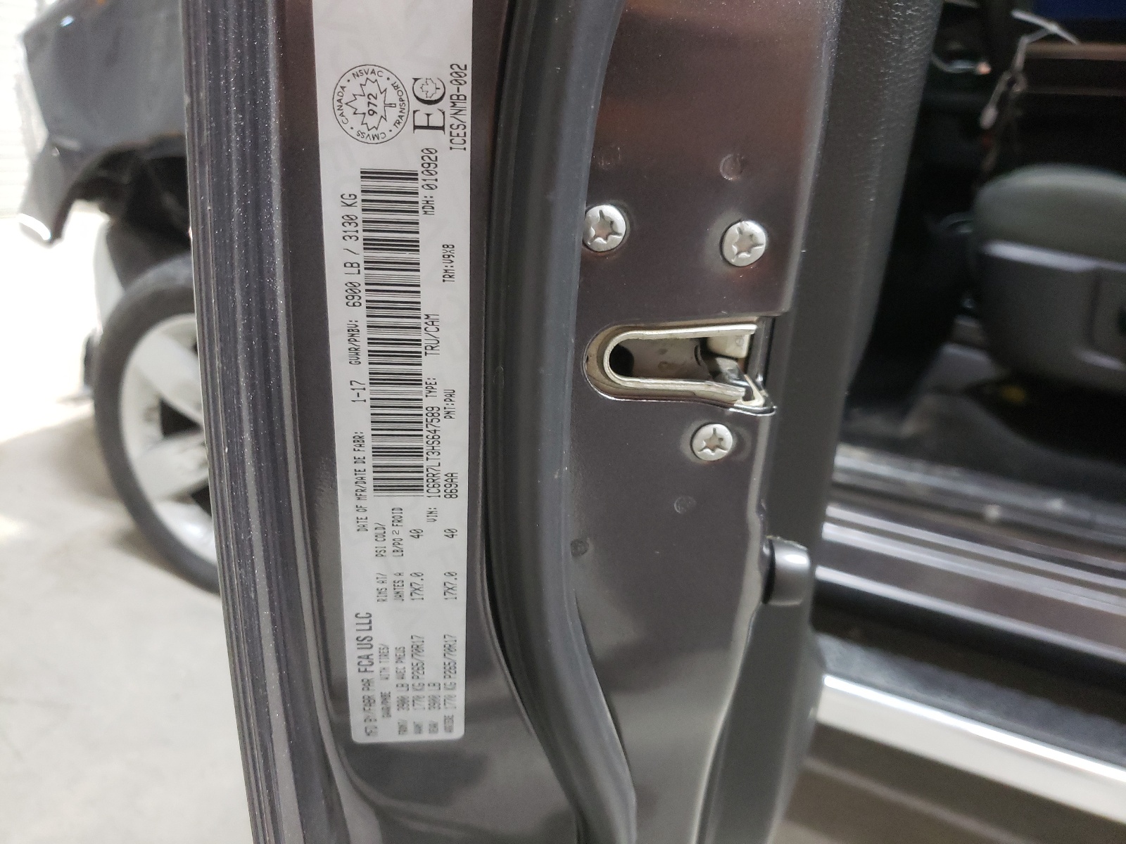 1C6RR7LT3HS647589 2017 Ram 1500 Slt