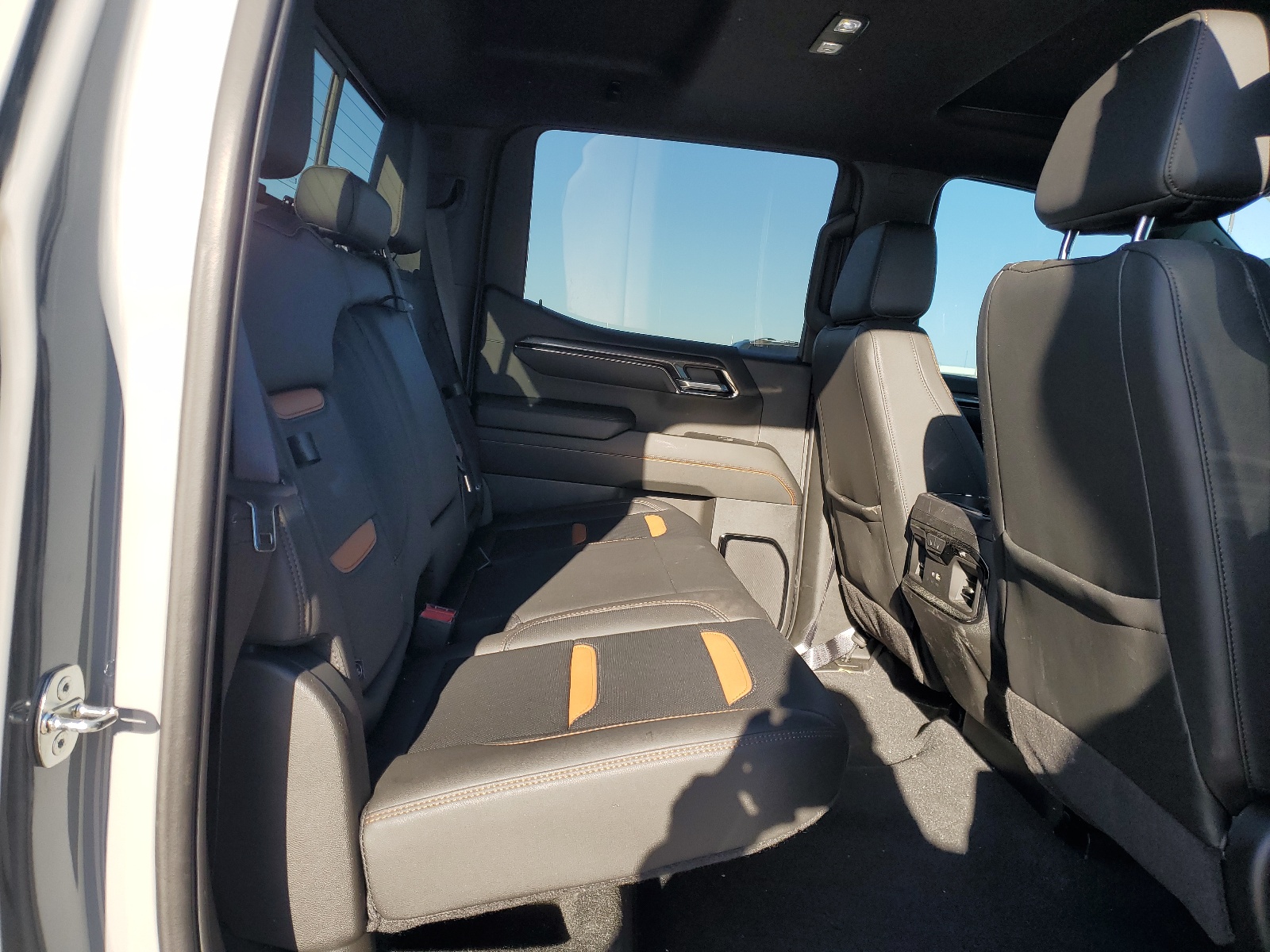 1GTUUEE8XRZ218201 2024 GMC Sierra K1500 At4