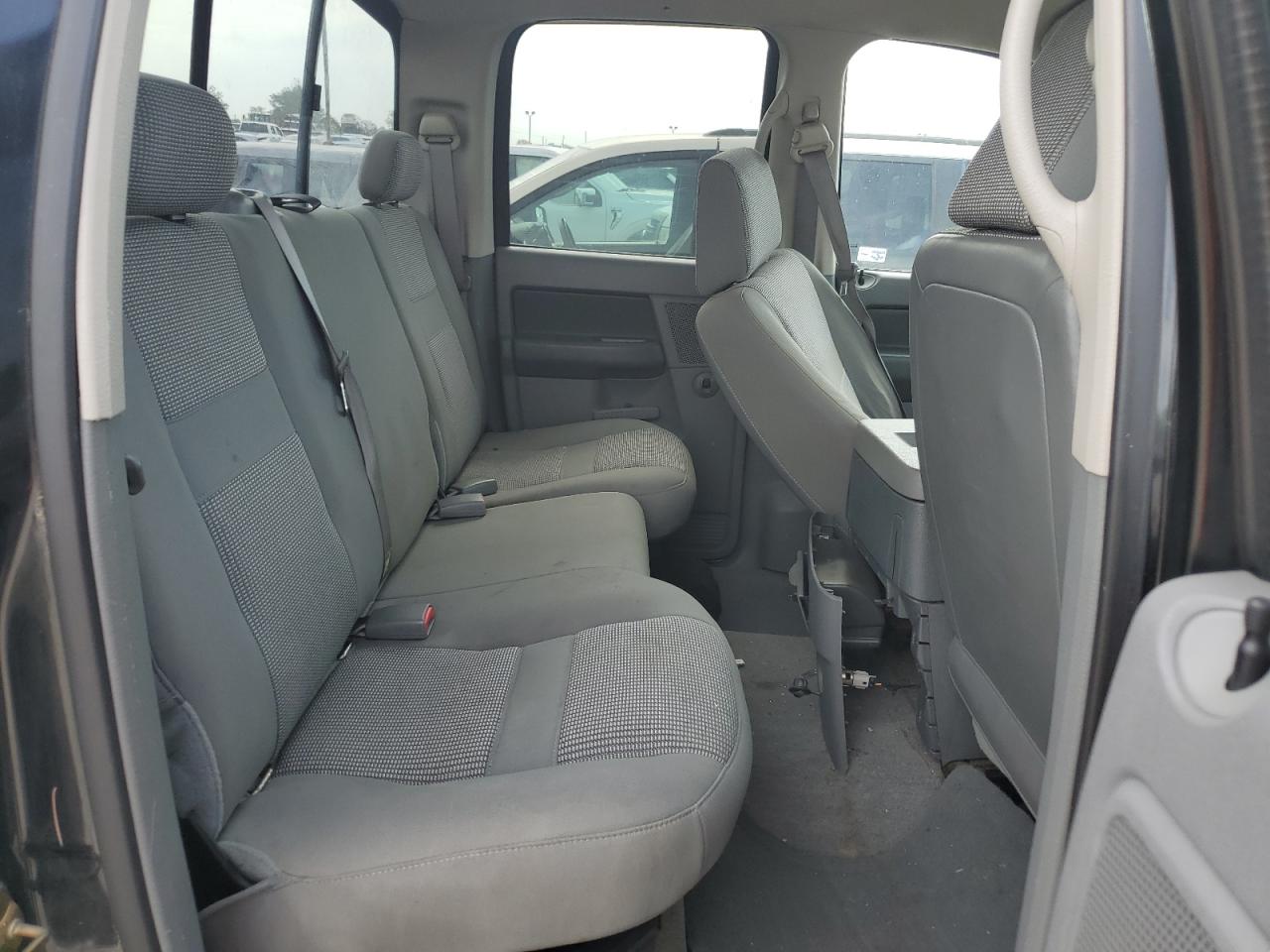 2006 Dodge RAM - Image 10
