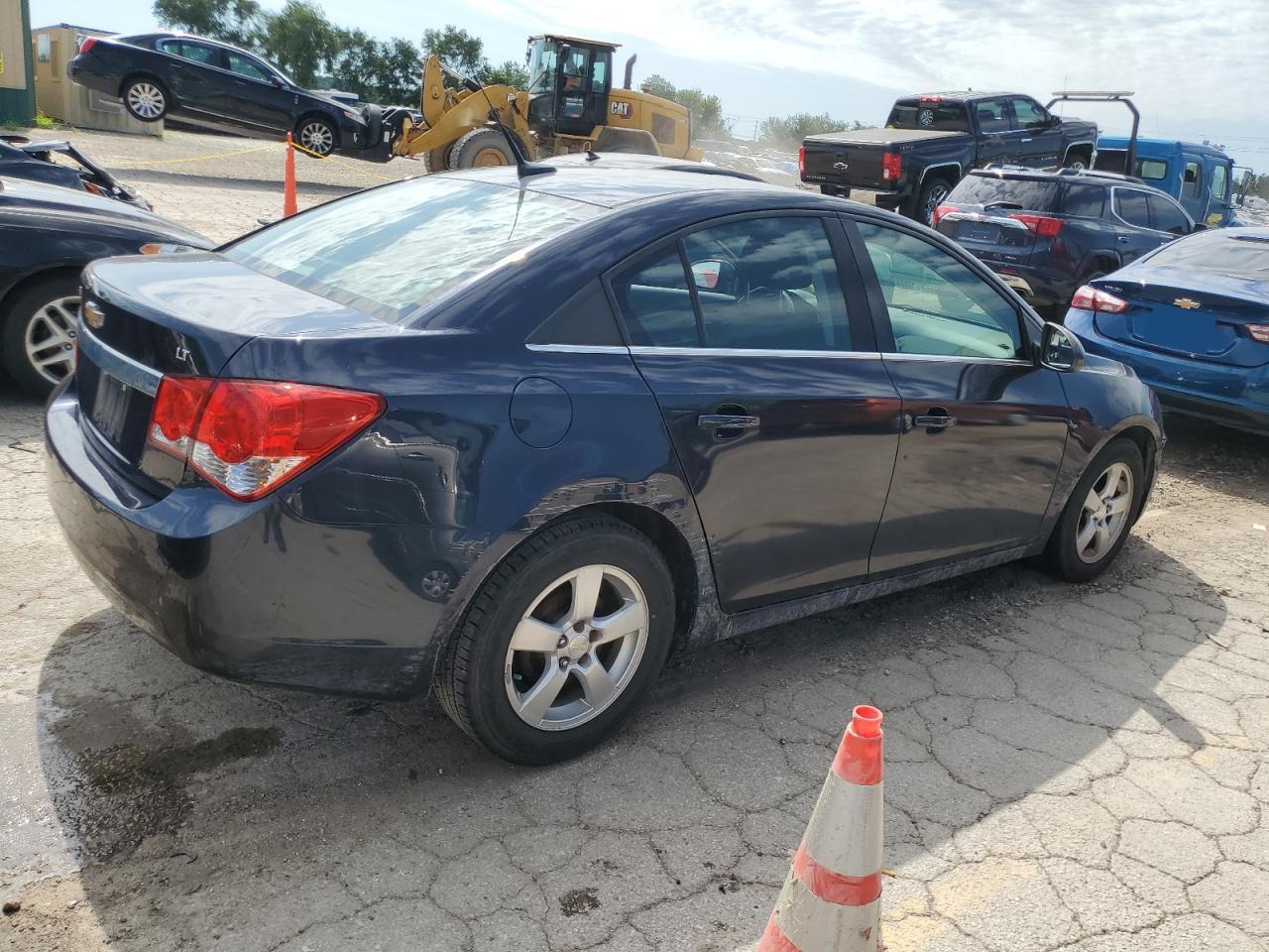 VIN 1G1PC5SB1E7458056 2014 CHEVROLET CRUZE no.3