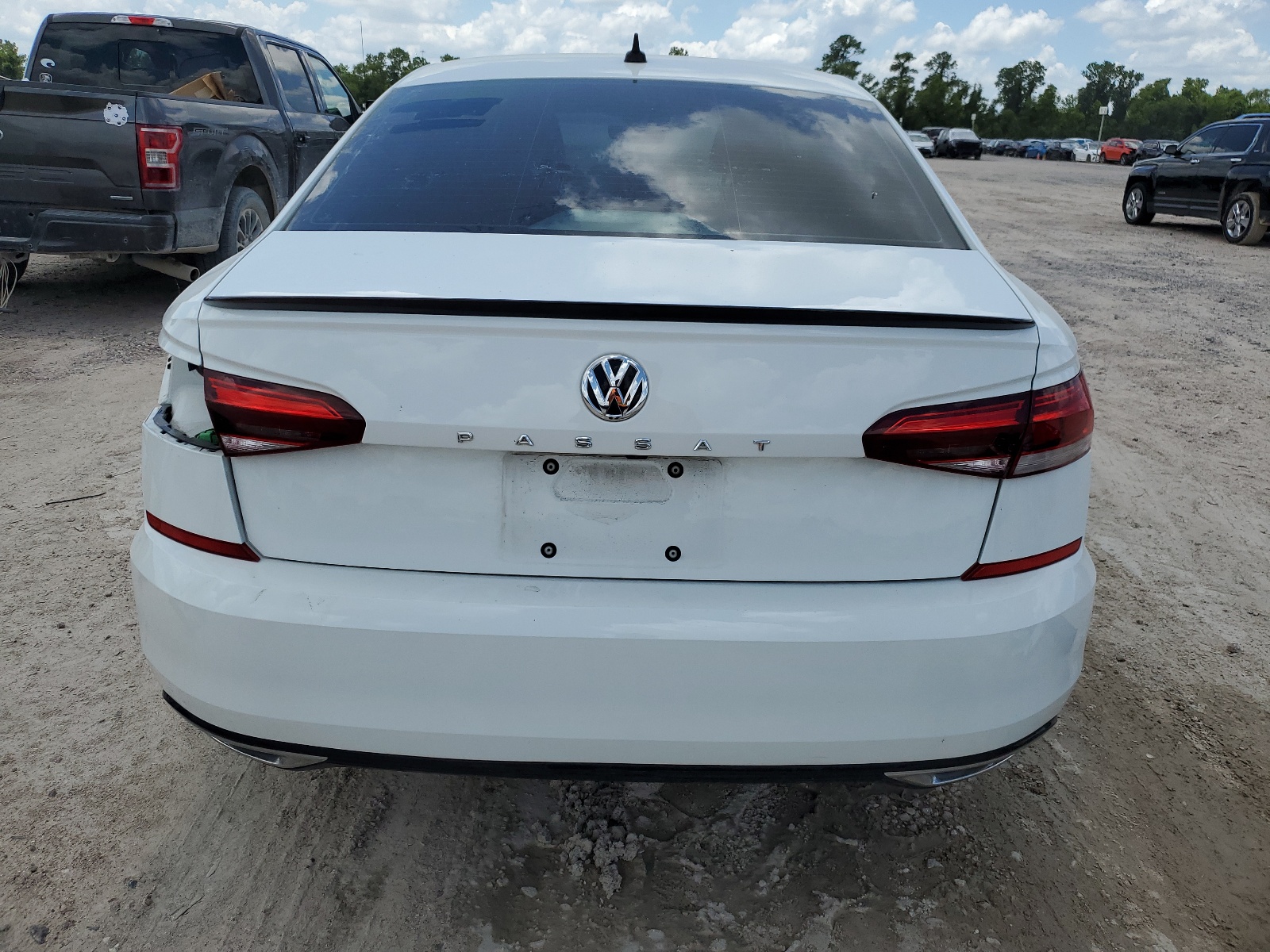 1VWMA7A38NC002632 2022 Volkswagen Passat R-Line