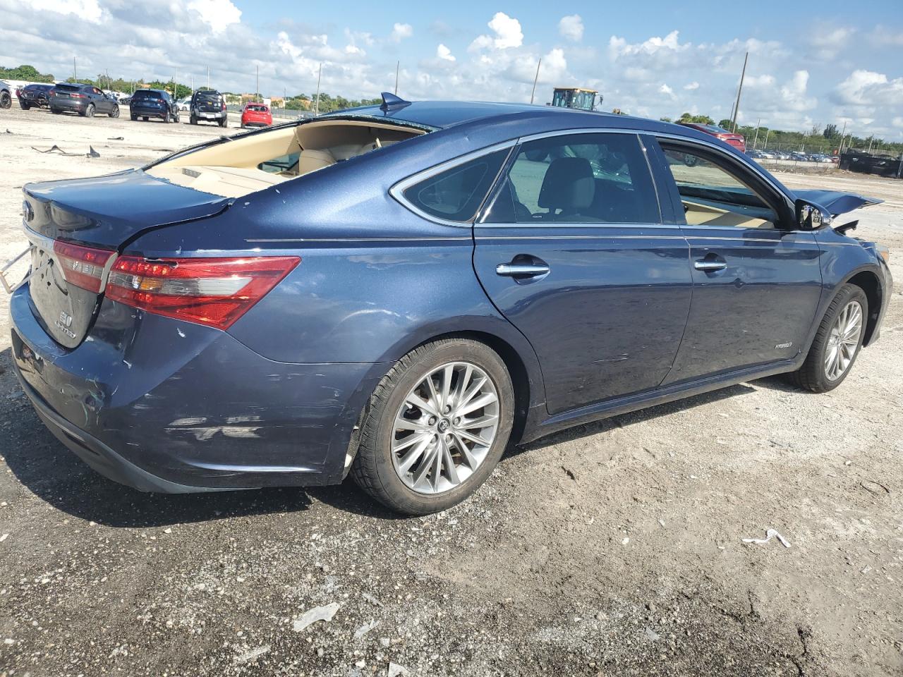 2016 Toyota Avalon - Image 3