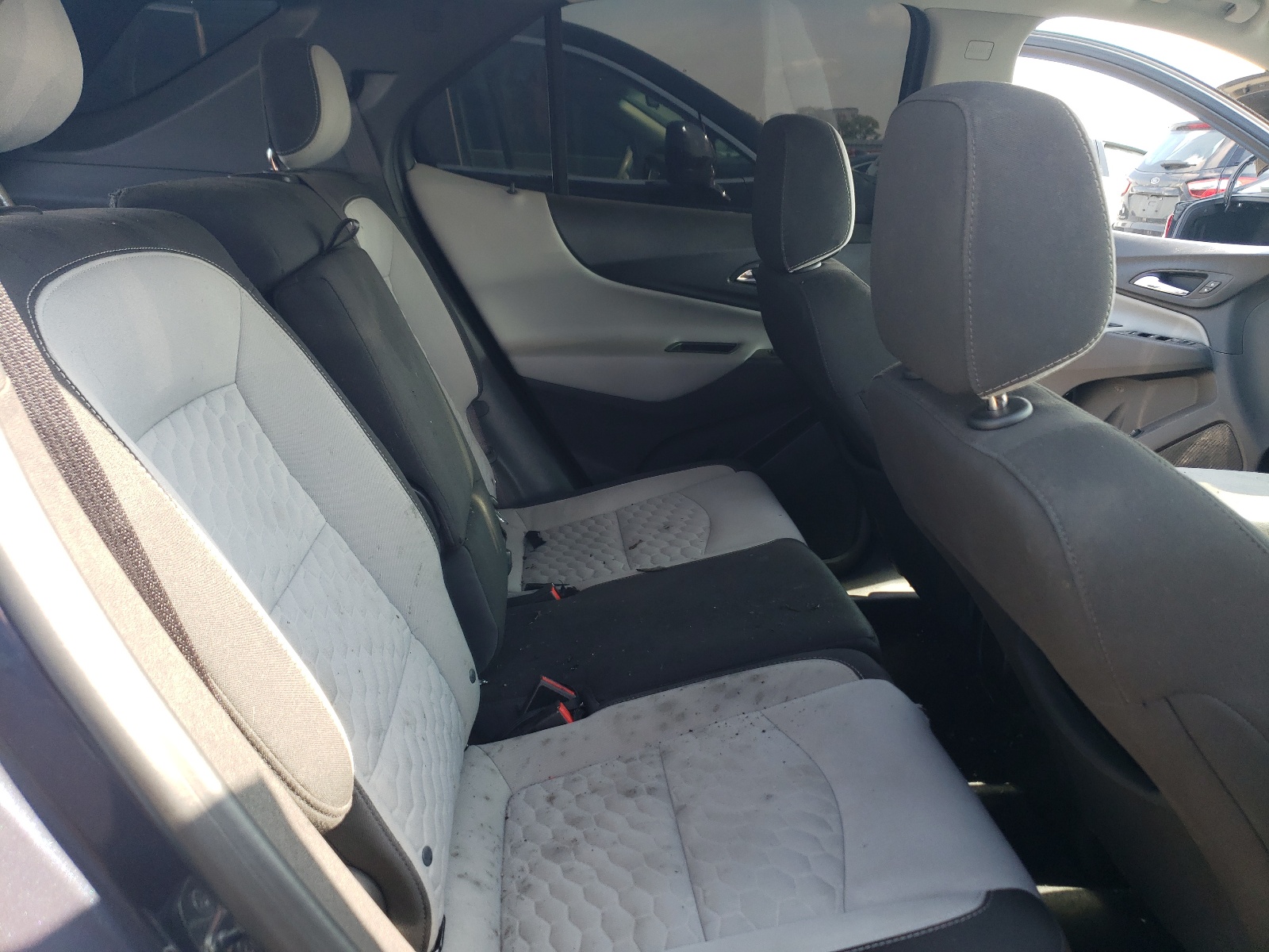 3GNAXJEV1JS621078 2018 Chevrolet Equinox Lt