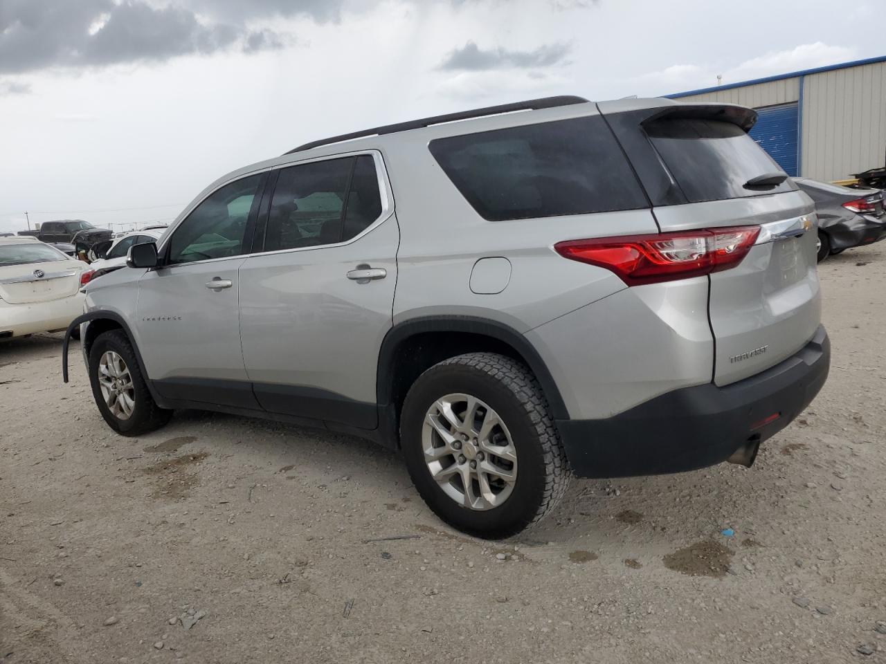 2020 Chevrolet Traverse - Image 2