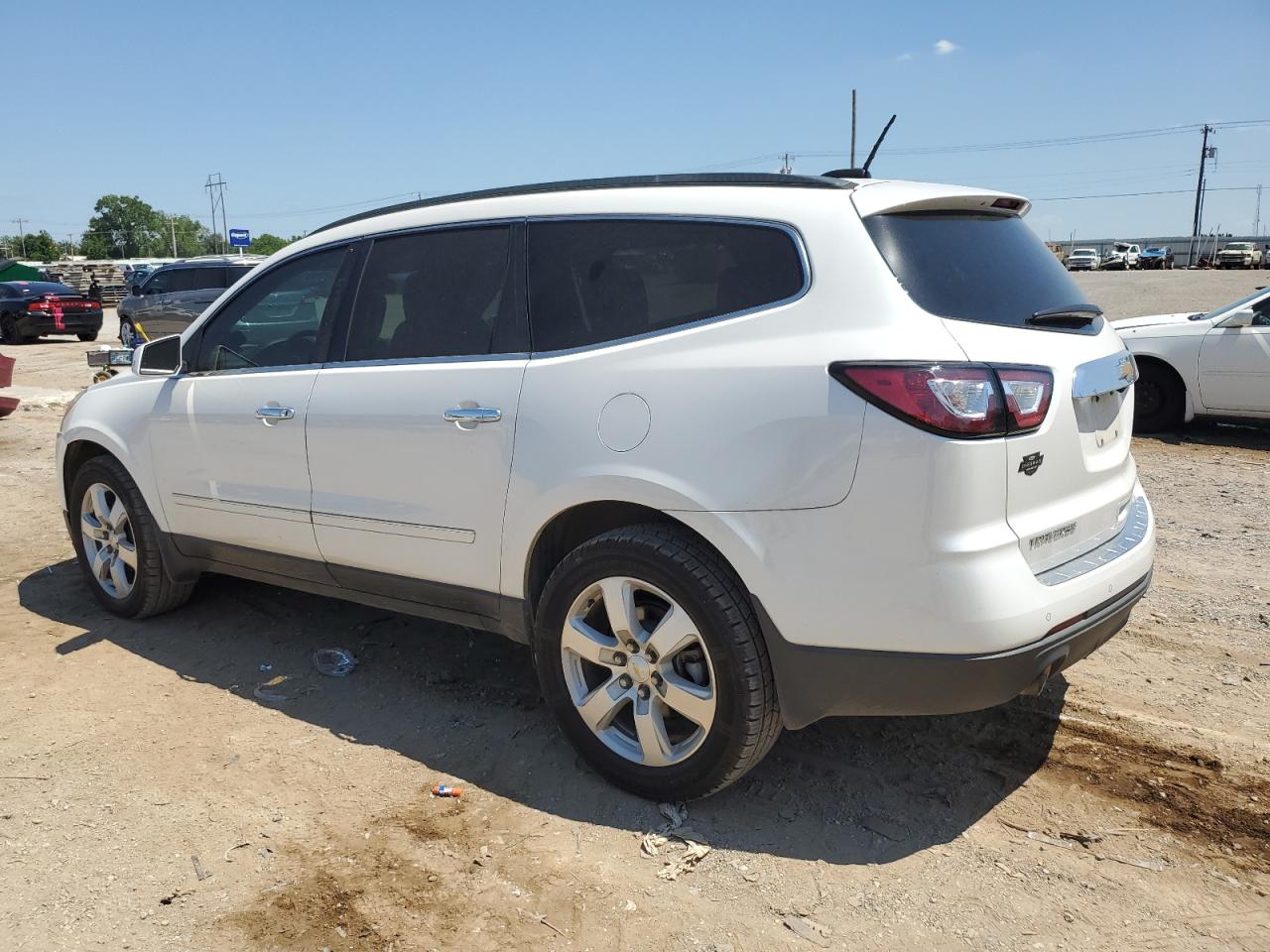 VIN 1GNKRJKD4HJ205242 2017 CHEVROLET TRAVERSE no.2