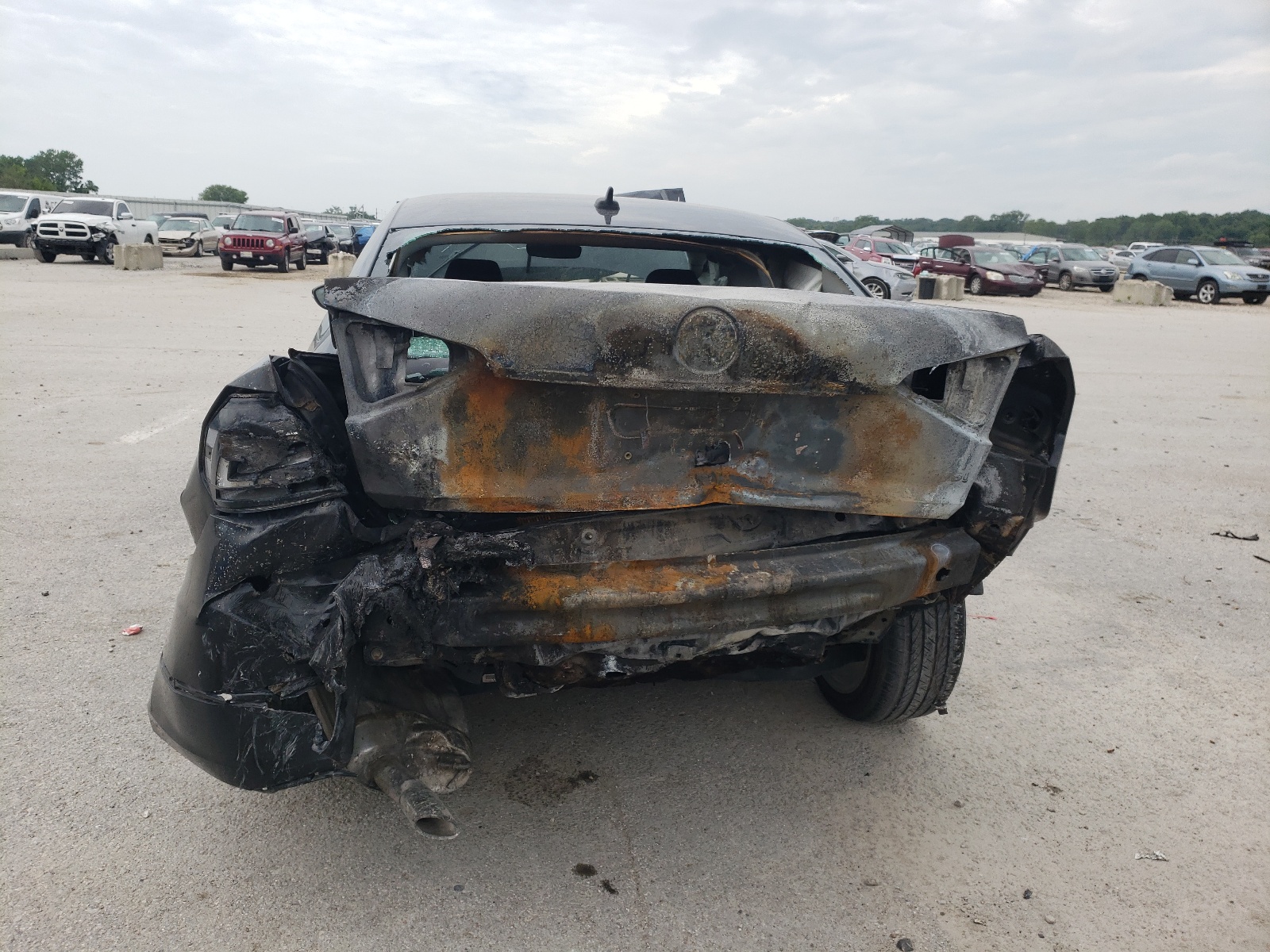 1VWBA7A33JC013281 2018 Volkswagen Passat Se