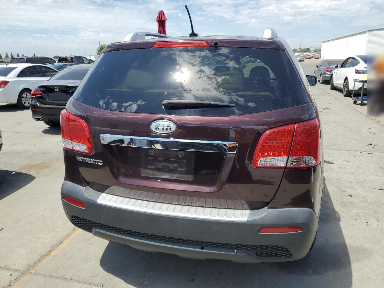 5XYKT4A22BG176097 2011 Kia Sorento Base