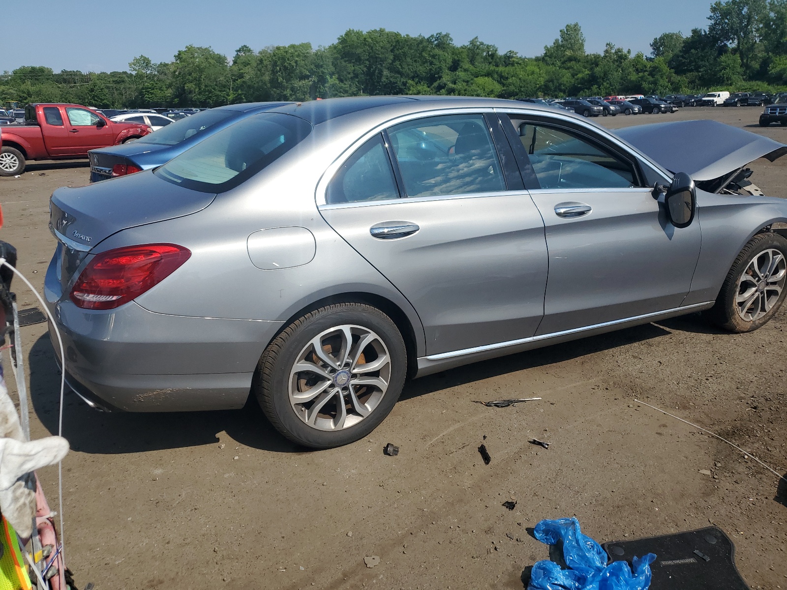 2015 Mercedes-Benz C 300 4Matic vin: 55SWF4KB4FU004611