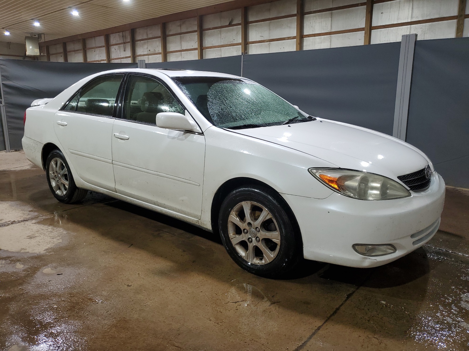 JTDBE32K840269055 2004 Toyota Camry Le