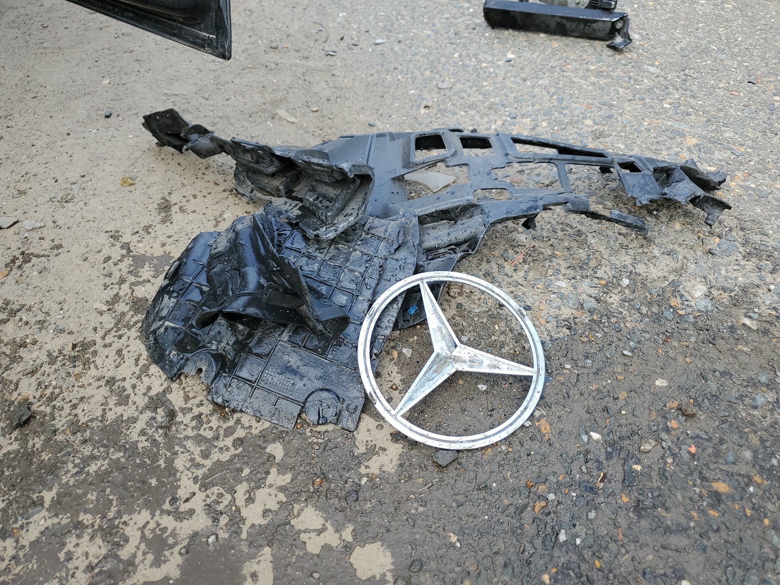 55SWF4JB3HU183373 2017 Mercedes-Benz C 300