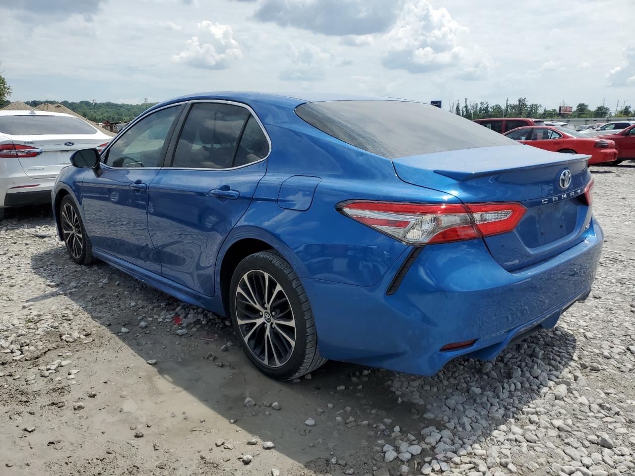 4T1B11HKXJU029867 2018 TOYOTA CAMRY - Image 2