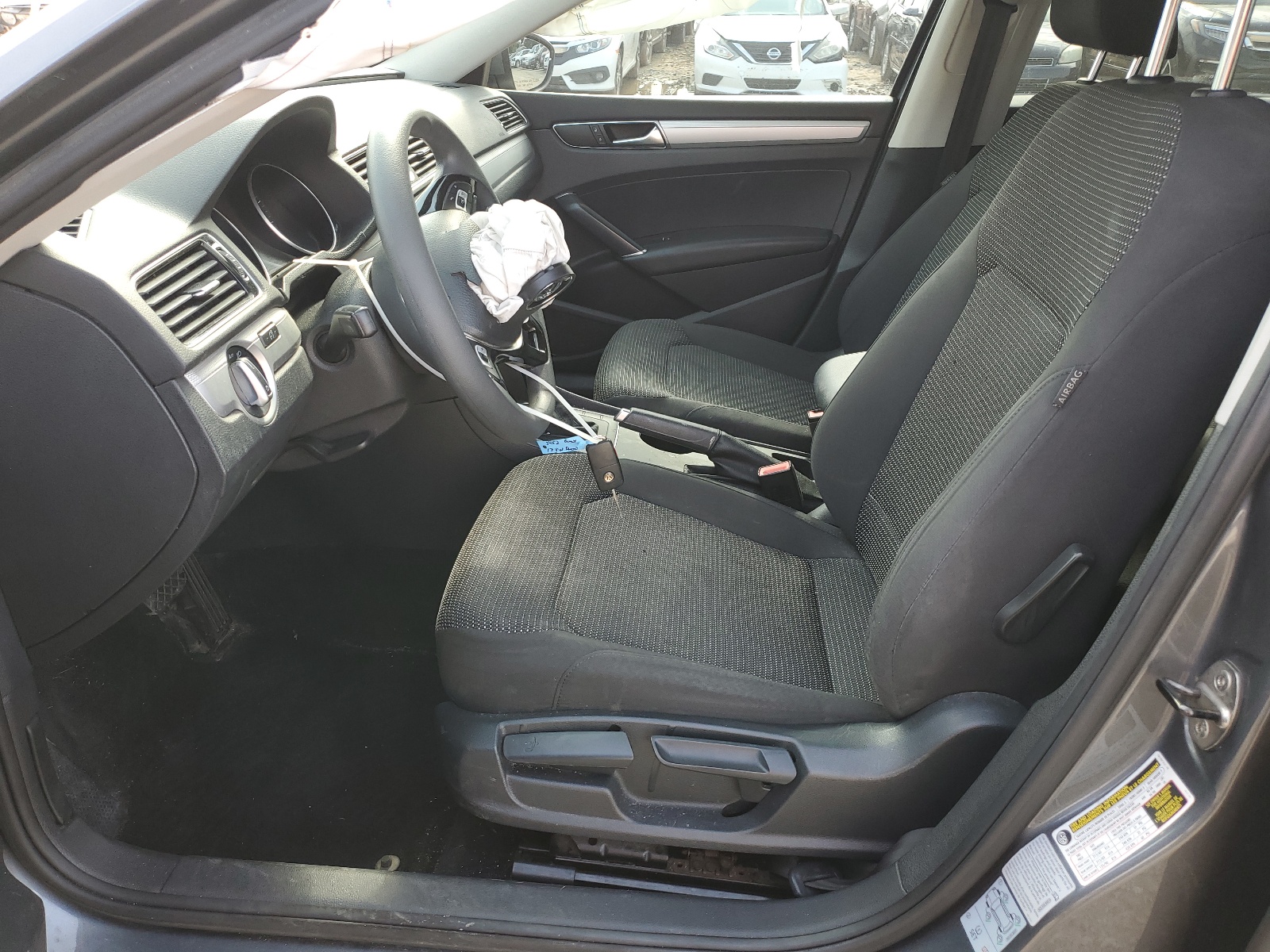 1VWAT7A39HC081441 2017 Volkswagen Passat S