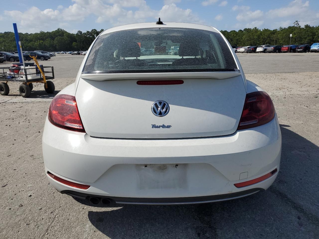 2018 Volkswagen Beetle - Image 6