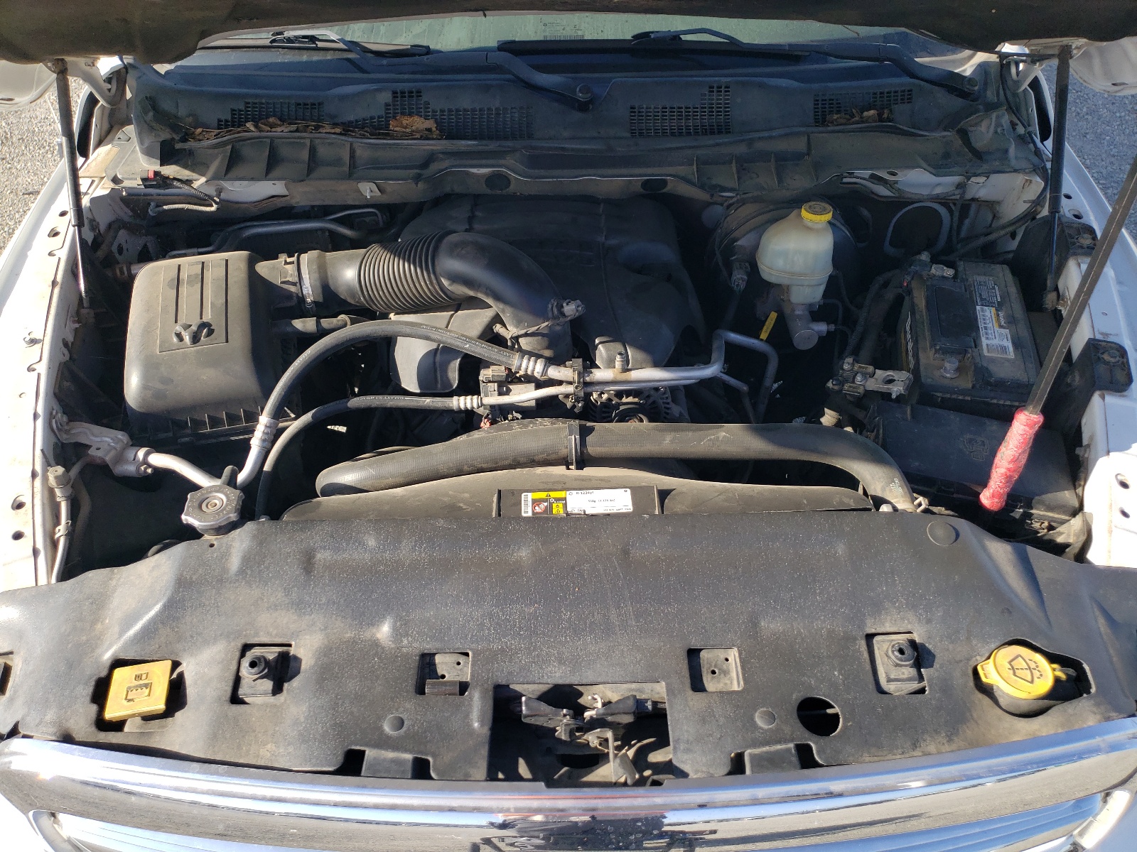 1C6RR7GT0FS693873 2015 Ram 1500 Slt