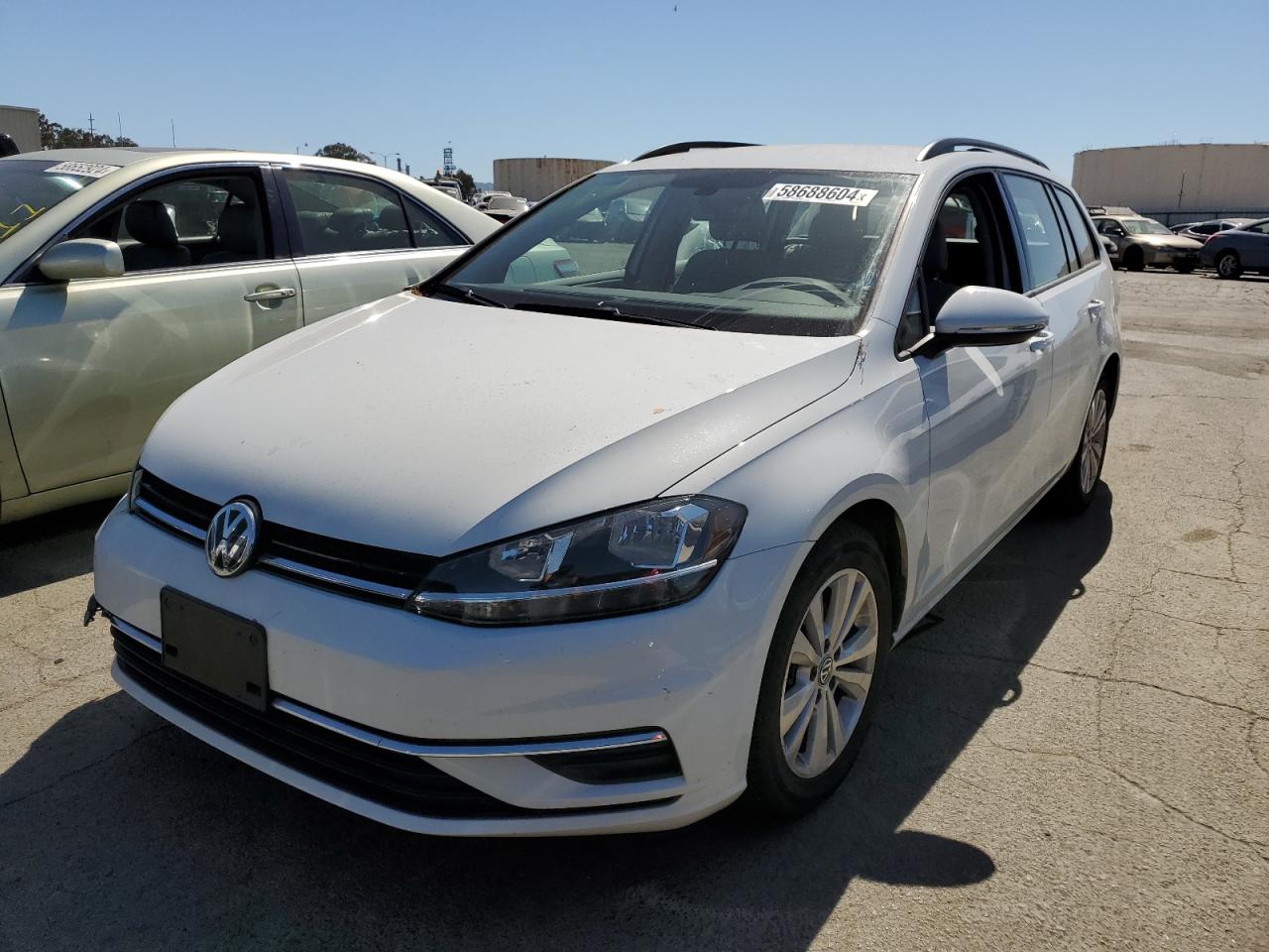 2019 Volkswagen Golf - Image 1