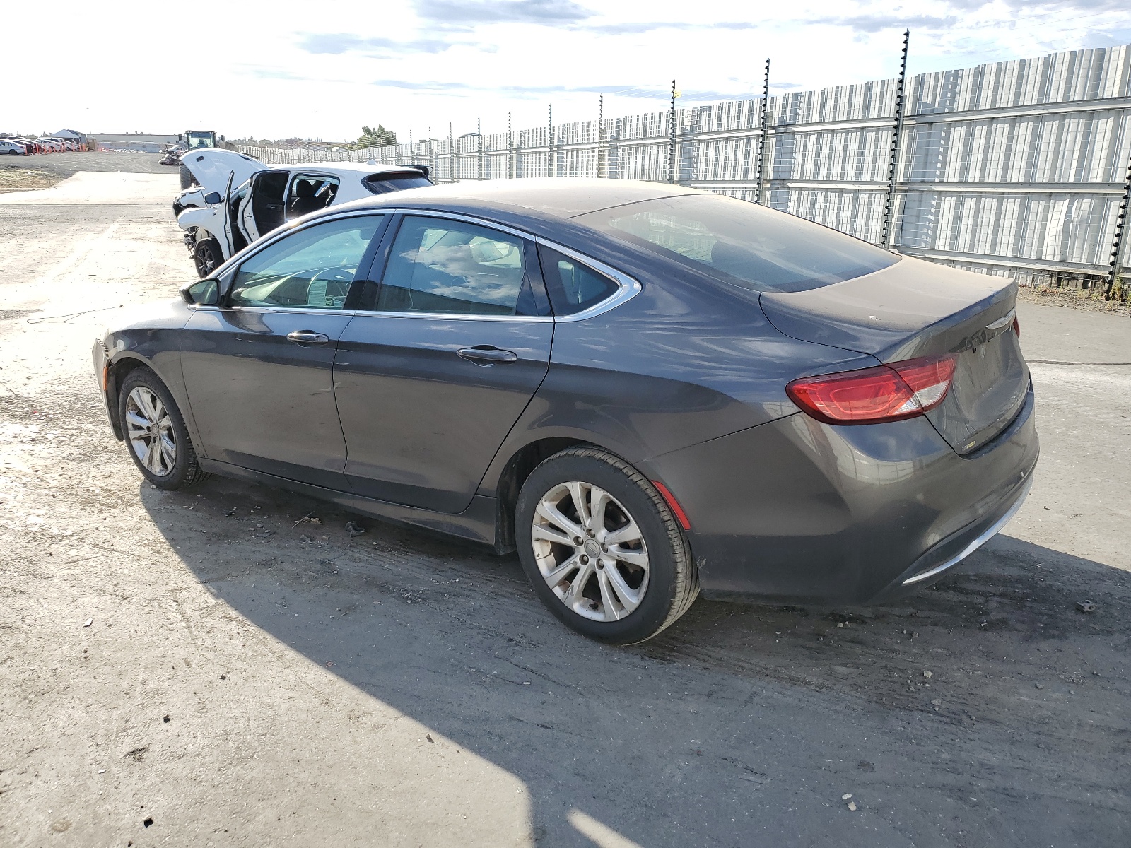 2015 Chrysler 200 Limited vin: 1C3CCCABXFN576264