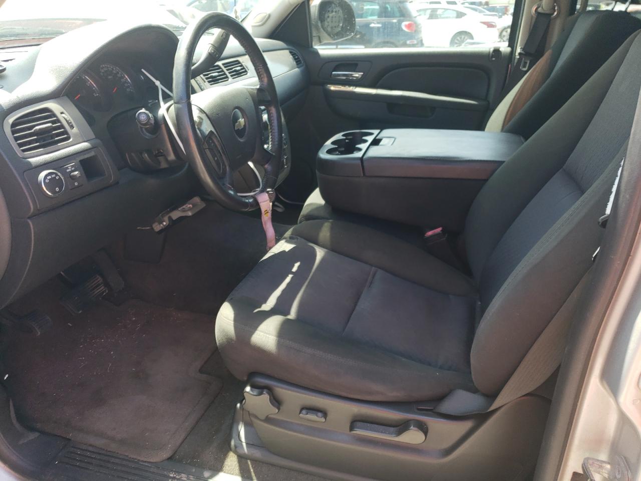2010 Chevrolet Suburban - Image 7