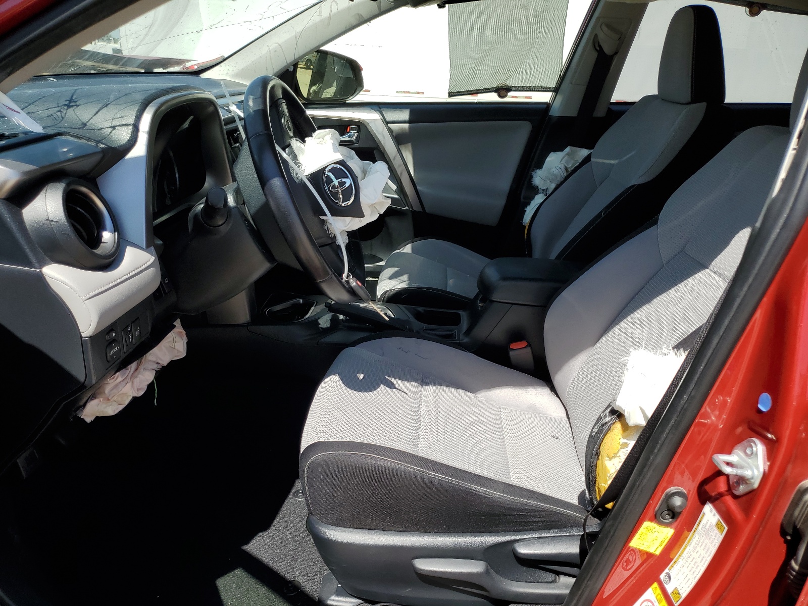 JTMWFREV4HJ120889 2017 Toyota Rav4 Xle