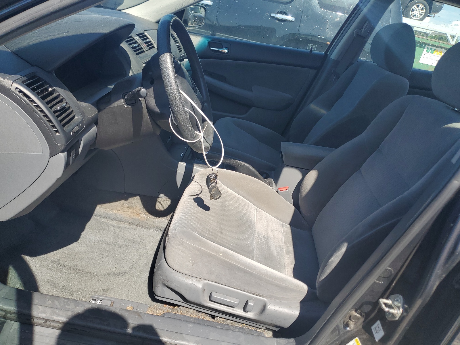 1HGCM66395A042837 2005 Honda Accord Lx