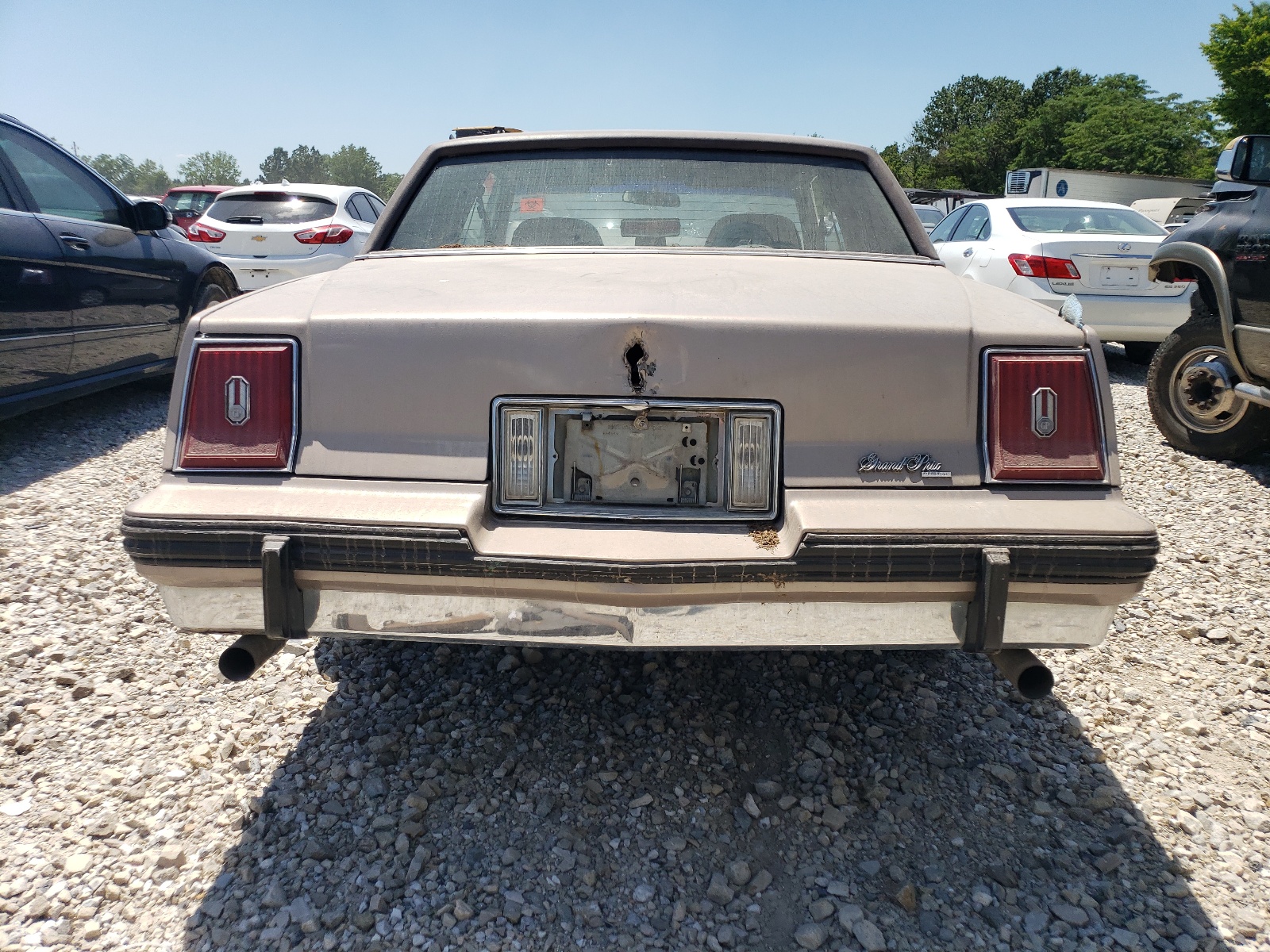 2G2AJ37H2D2262027 1983 Pontiac Grand Prix