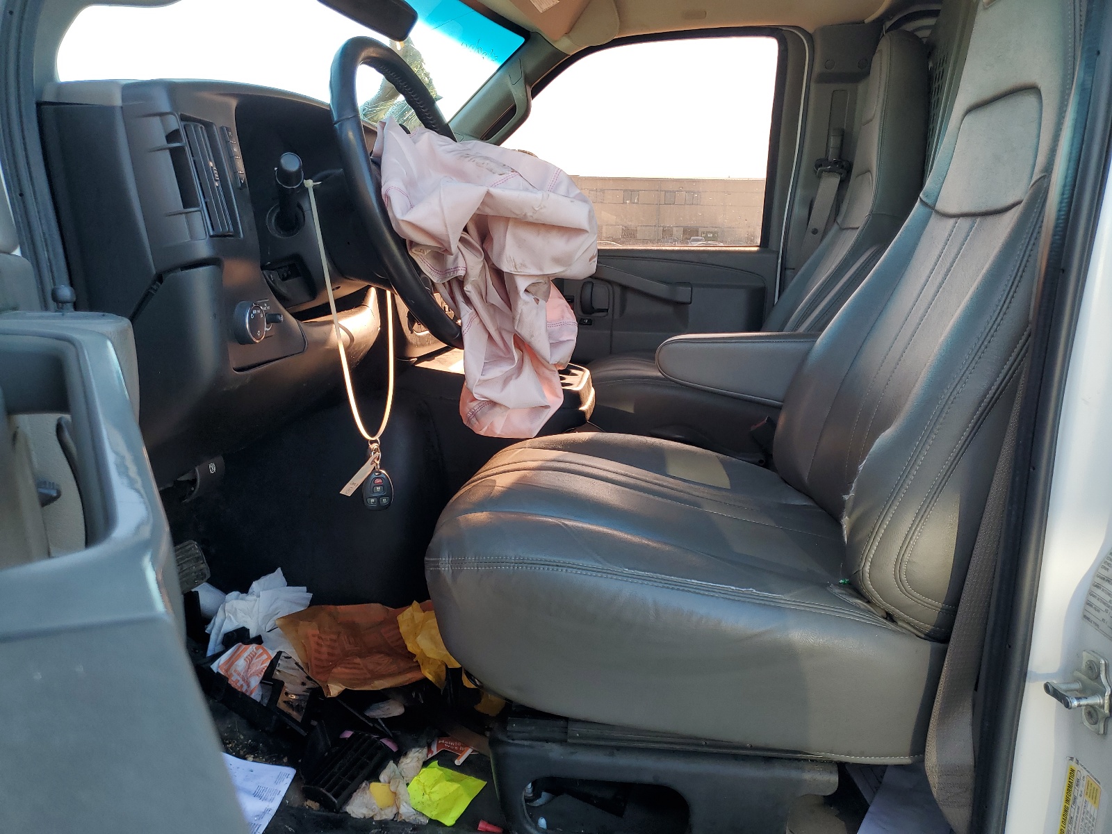 1GCWGAF12J1342069 2018 Chevrolet Express G2500