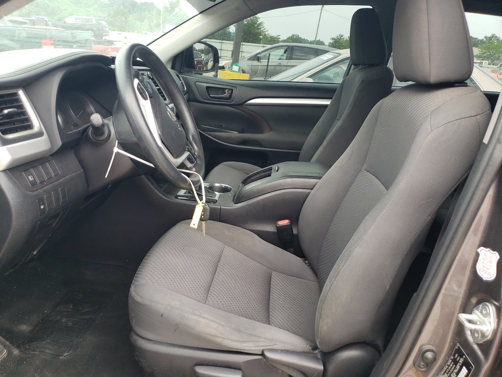 5TDBZRFH9KS947425 2019 Toyota Highlander Le