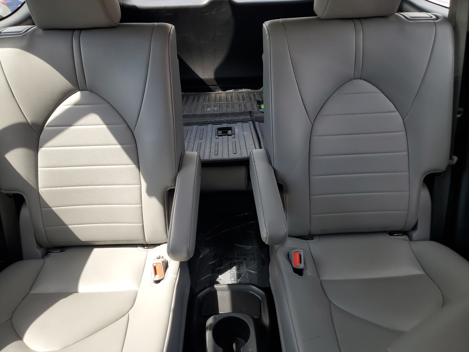 5TDHZRBHXNS593936 2022 Toyota Highlander Xle