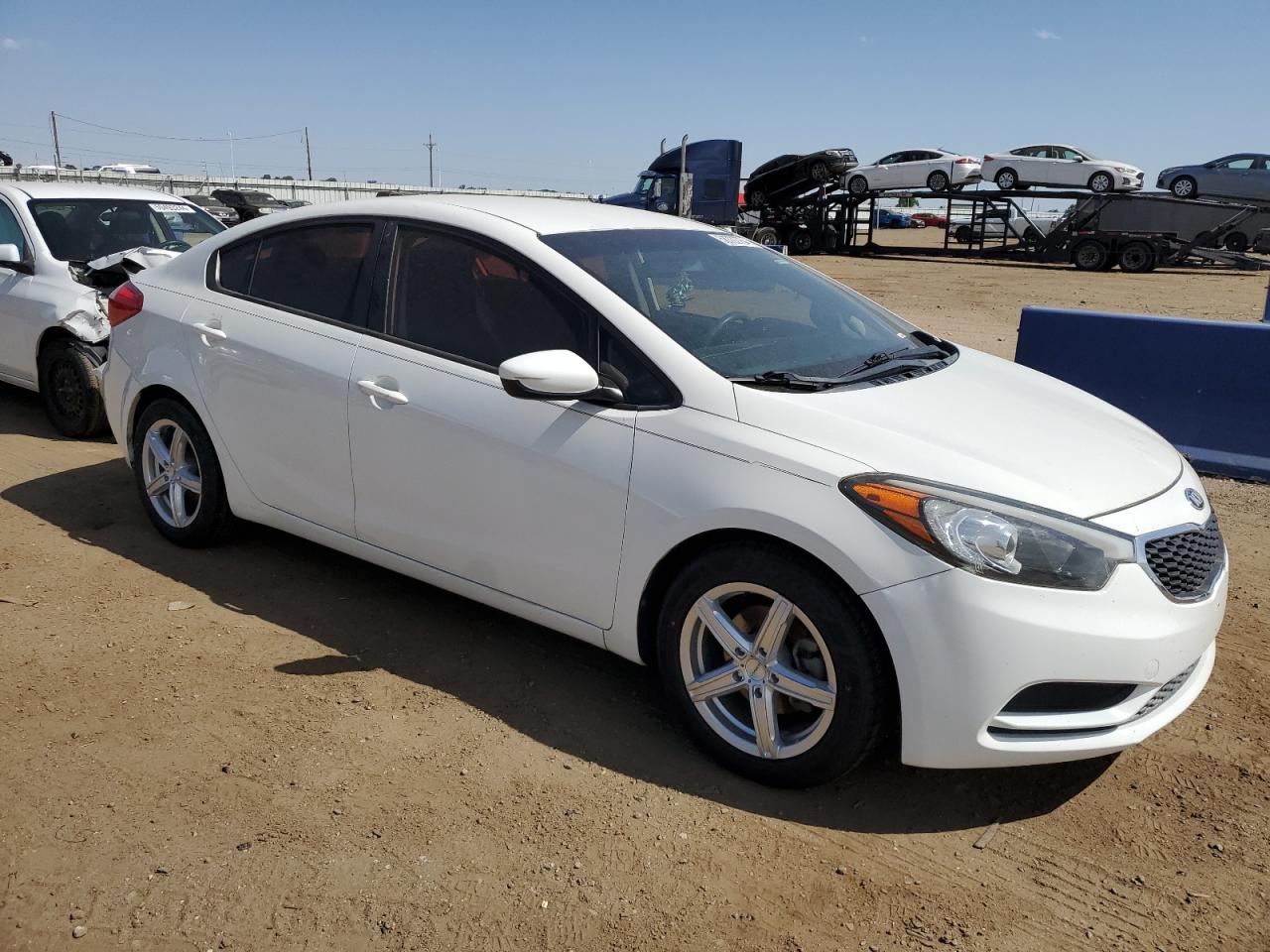 VIN KNAFK4A67G5593364 2016 KIA FORTE no.4