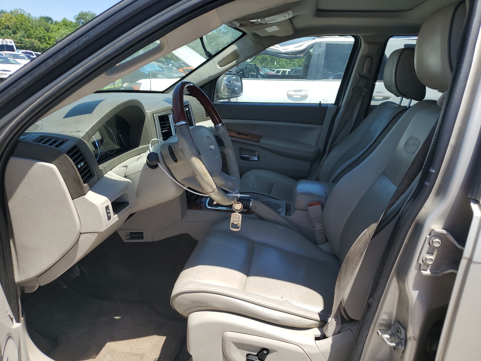 1J8HR682X8C152274 2008 Jeep Grand Cherokee Overland