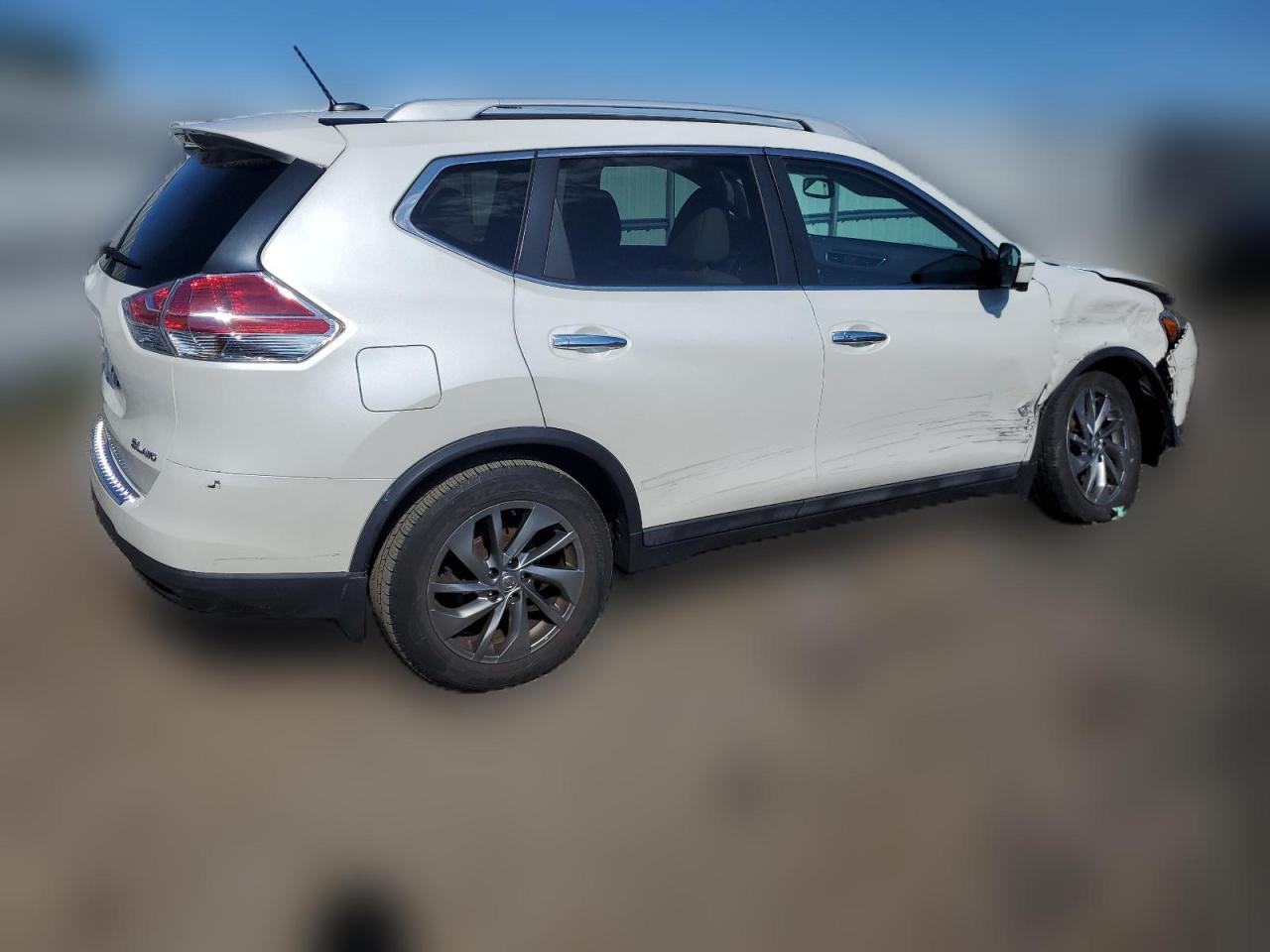 2015 Nissan Rogue - Image 3