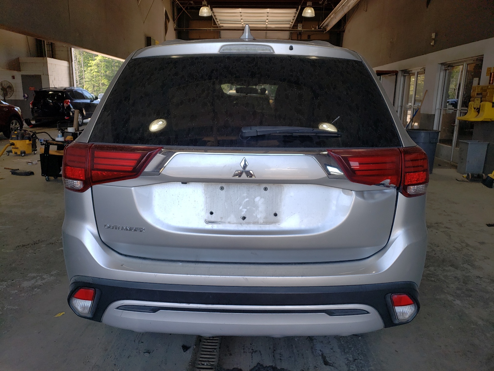 JA4AD2A37LZ039322 2020 Mitsubishi Outlander Es