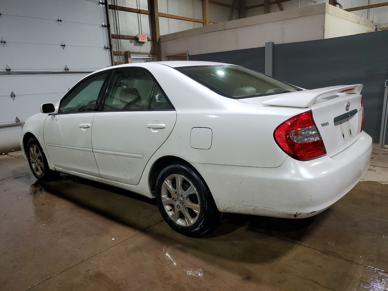 JTDBE32K840269055 2004 Toyota Camry Le