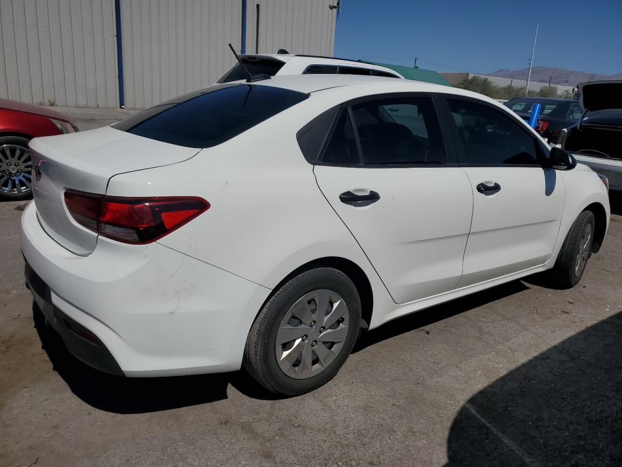 VIN 3KPA24AB6JE072190 2018 KIA RIO no.3