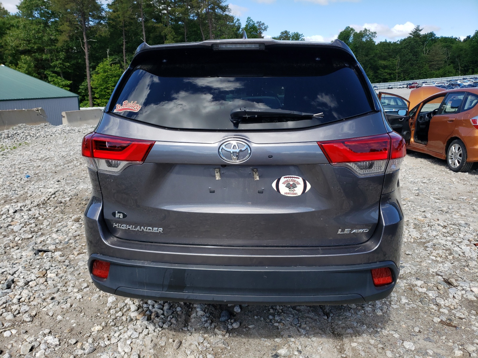 5TDBZRFH2JS843499 2018 Toyota Highlander Le