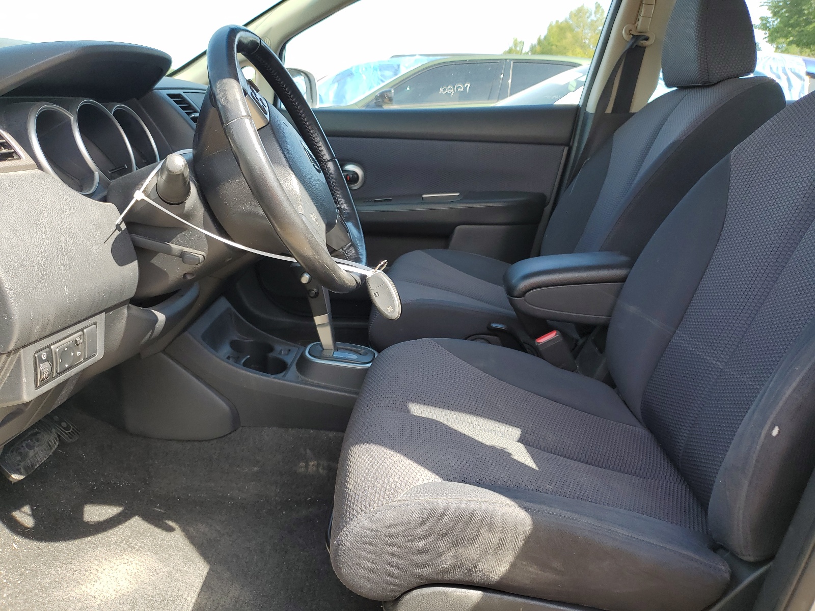 3N1BC11E38L385264 2008 Nissan Versa S