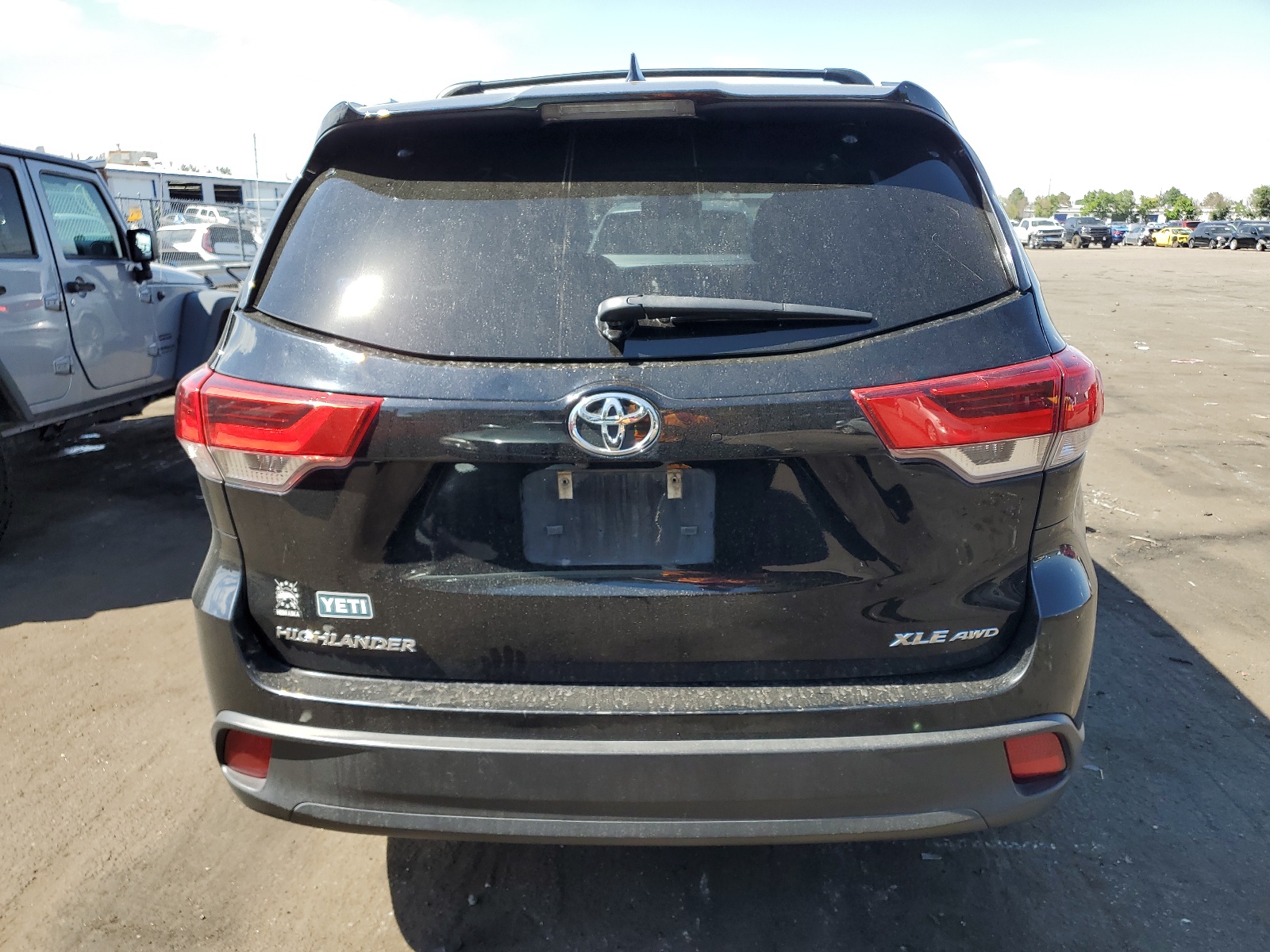 5TDJZRFH2JS550679 2018 Toyota Highlander Se