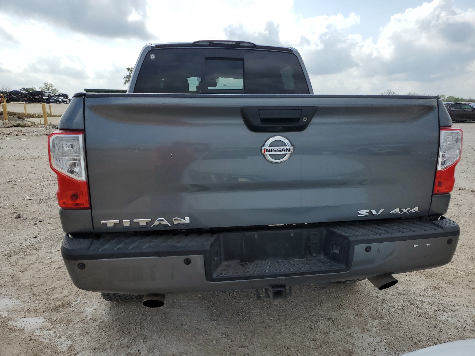 1N6AA1E57HN559388 2017 Nissan Titan Sv