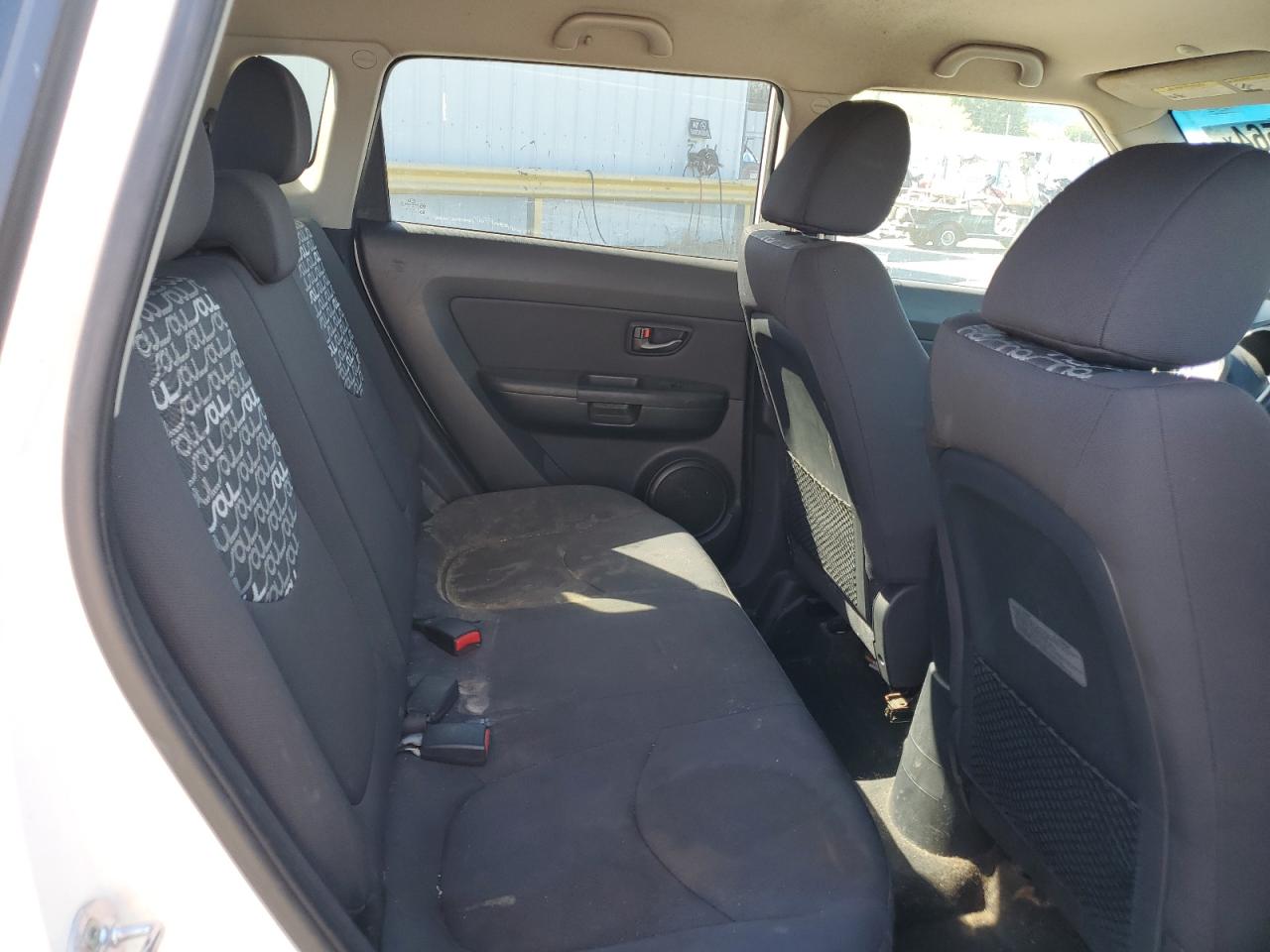 2011 Kia Soul + VIN: KNDJT2A2XB7704370 Lot: 60777564