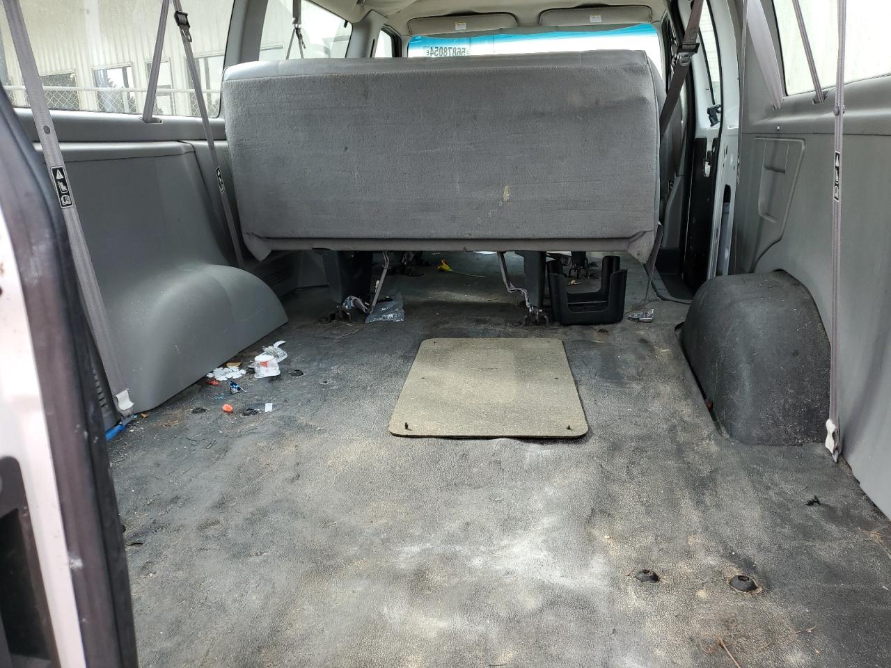 1999 Ford Econoline E350 Super Duty Wagon VIN: 1FBSS31L2XHB37325 Lot: 56878054