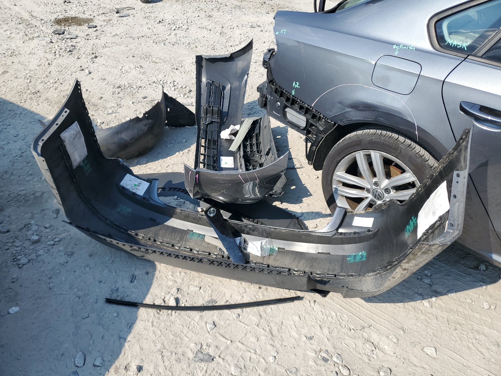 1VWLA7A3XKC000100 2019 Volkswagen Passat Wolfsburg