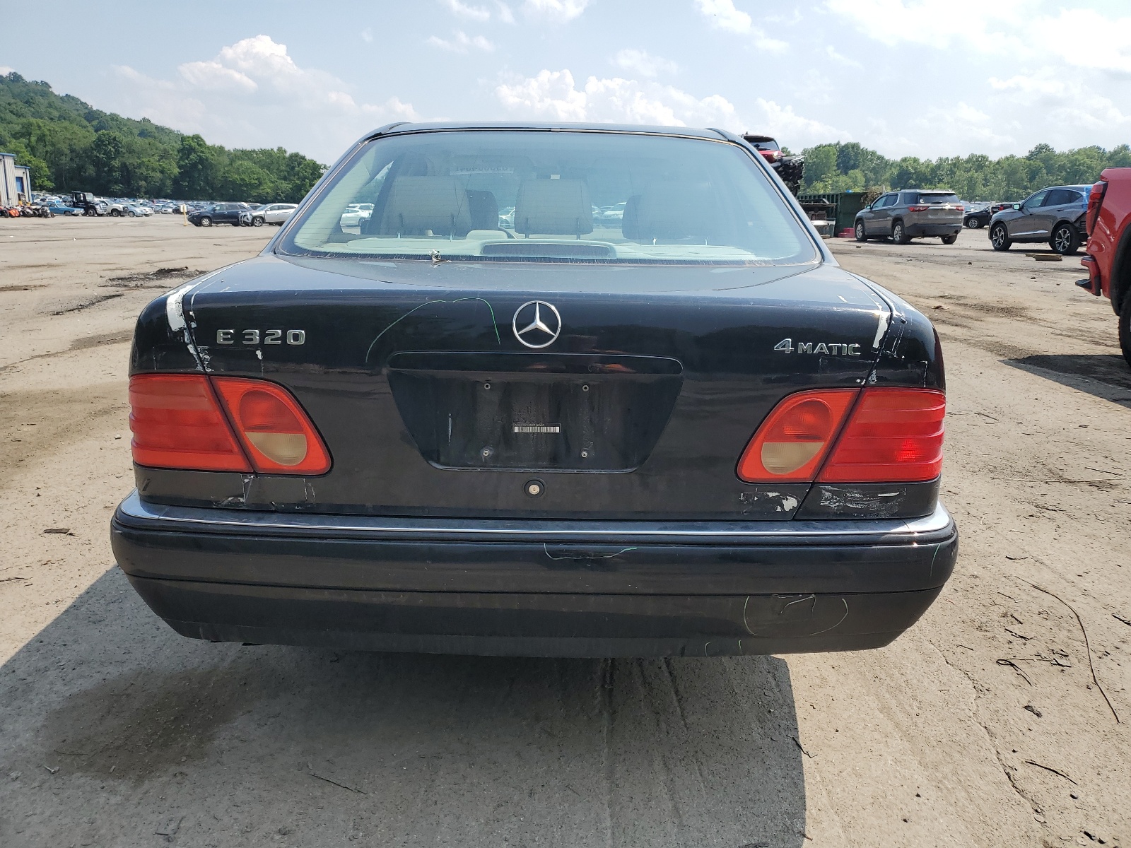 WDBJF82H3XX026550 1999 Mercedes-Benz E 320 4Matic