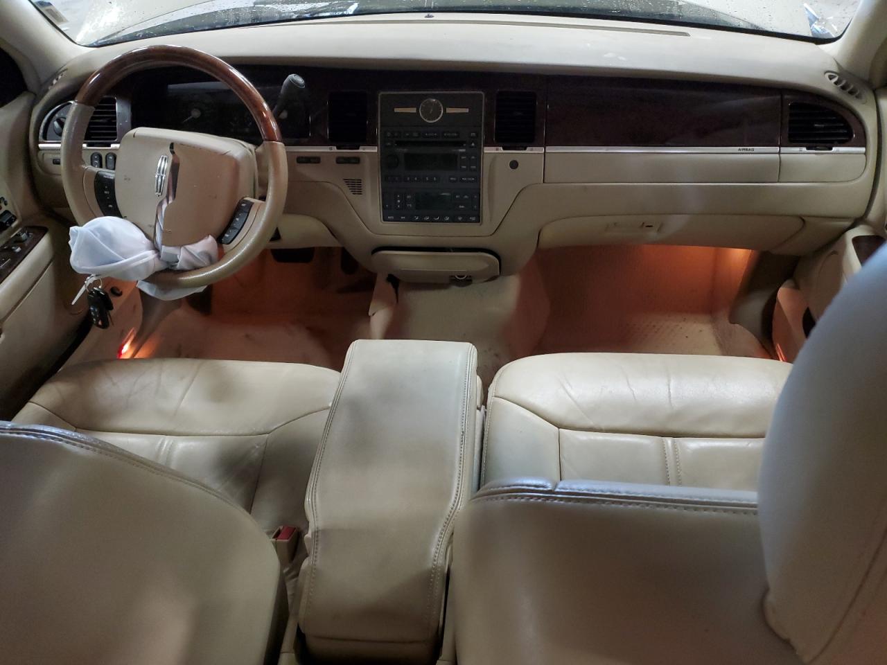 2006 Lincoln Town Car Signature Limited VIN: 1LNHM82V96Y614940 Lot: 57276584