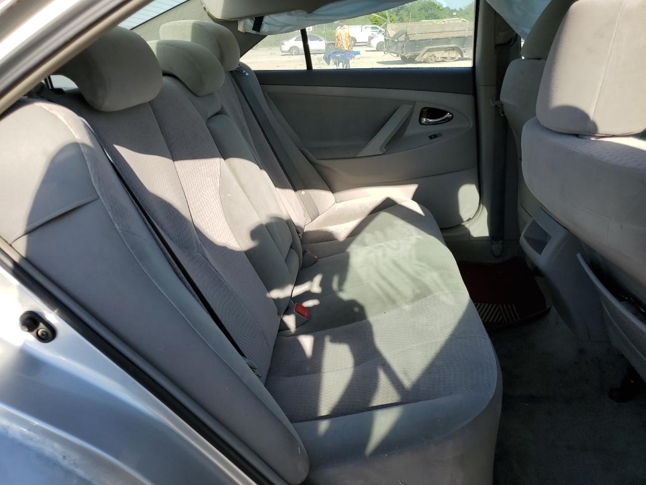 2010 Toyota Camry - Image 11