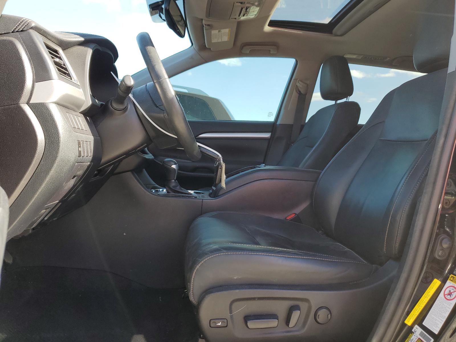 5TDKKRFH8GS153740 2016 Toyota Highlander Xle